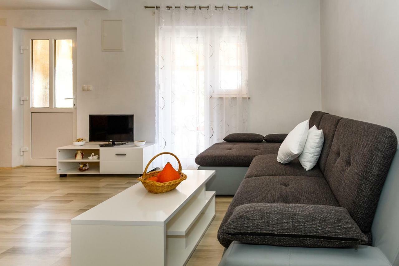 Apartman Dobrila Vrh  Luaran gambar